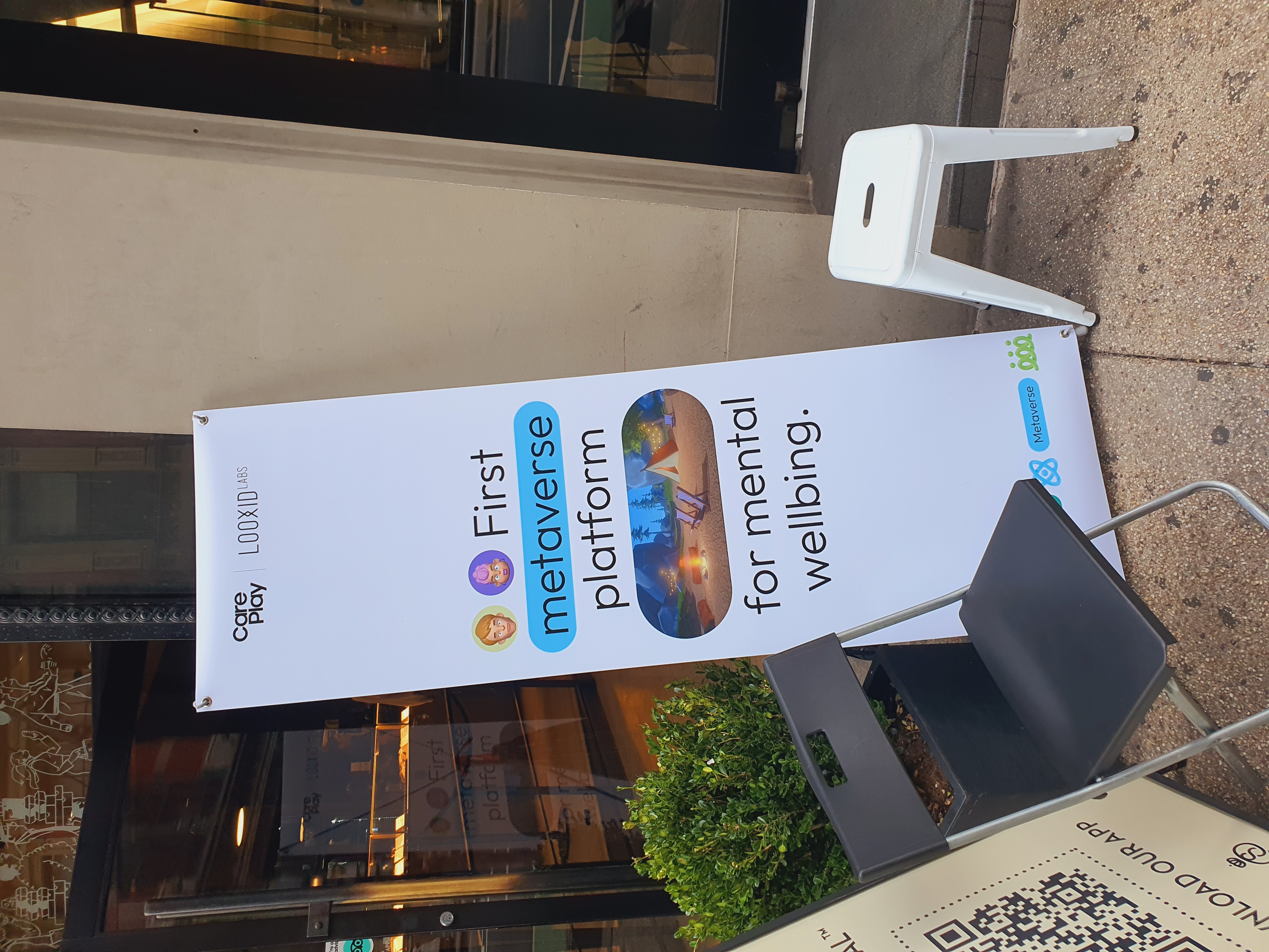 LooxidLabs CarePlay banner: the first metaverse platform for mental wellbeing